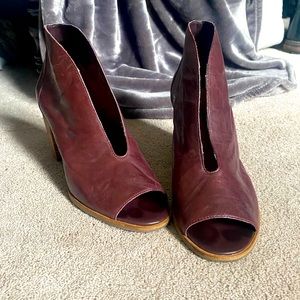 Lucky Brand Joal Cut-out booties size 10